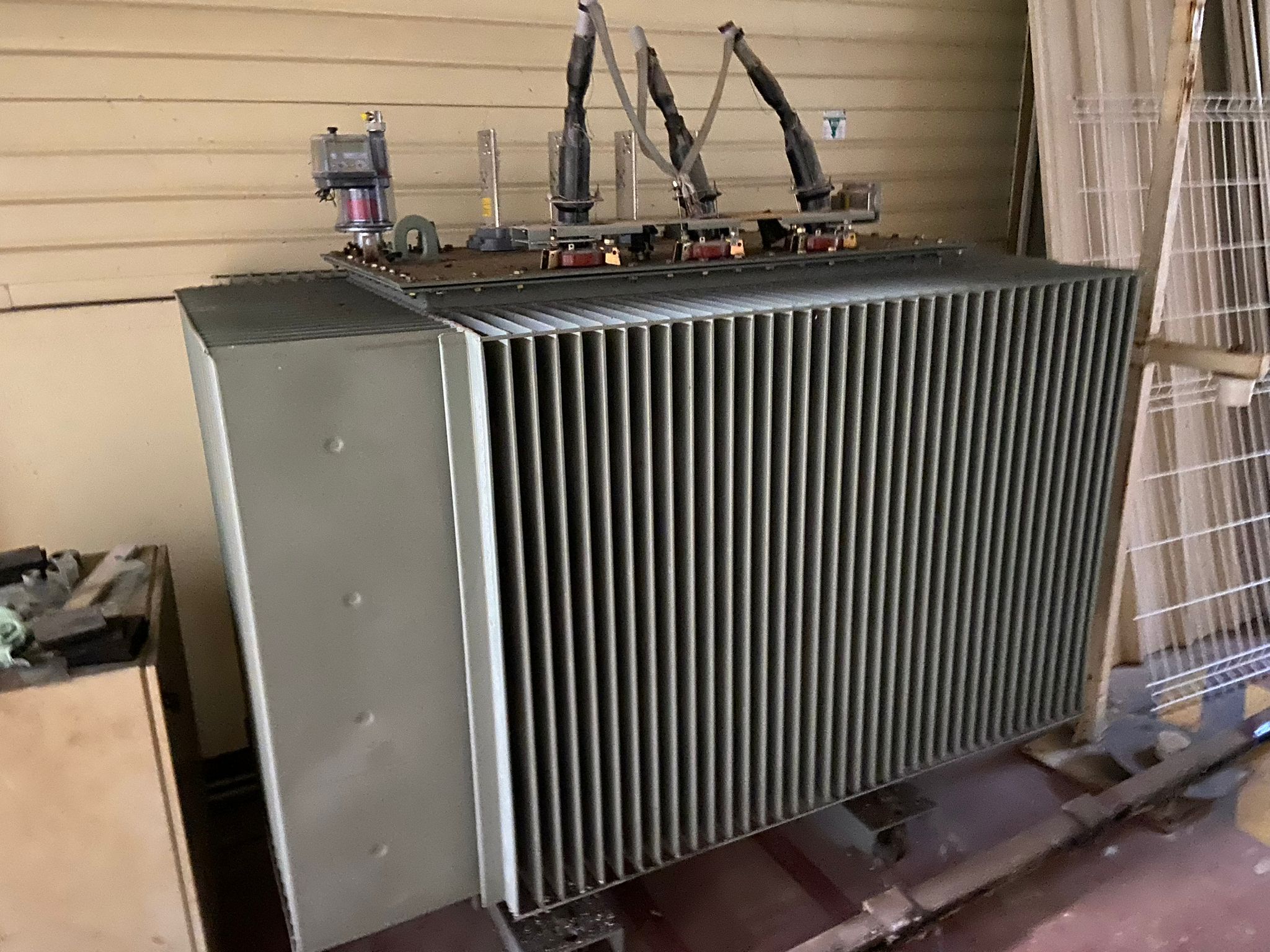 Transformateur triphasé 1600 KVA - Année : 2005 - 50 Hz - 410 V
